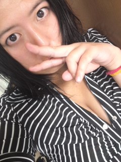 首 しめる 自分 を の で 自分